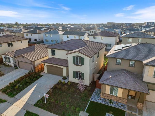 10190 Ashlar, Elk Grove CA: https://media.crmls.org/mediaz/8a389ff0-b860-470e-b31a-984cd65ba37e.jpg