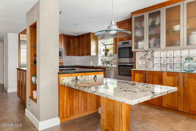 29636 Quail Run Drive, Agoura Hills CA: https://media.crmls.org/mediaz/8a38c5ea-1f55-40b2-842a-69a42d7d8b33.jpg