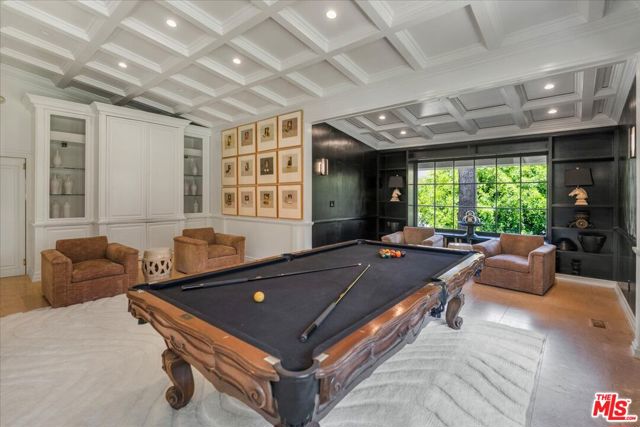 1100 Pine Drive, Beverly Hills CA: https://media.crmls.org/mediaz/8a38c6c2-ff6e-420e-8c9c-575018d93bd4.jpg