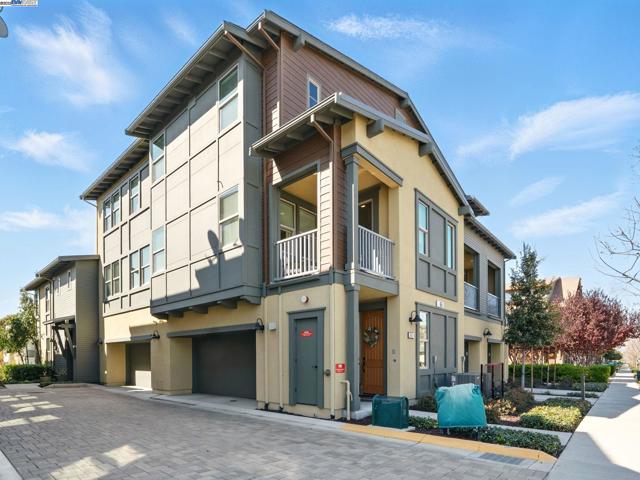 665 Sandalwood, Livermore CA: https://media.crmls.org/mediaz/8a3905b2-6dcf-40c7-b07d-c8cac7159631.jpg