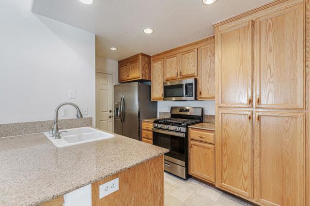 1554 Rosette Way, Gilroy CA: https://media.crmls.org/mediaz/8a39adb9-7933-449a-af55-fa8d7cb16117.jpg