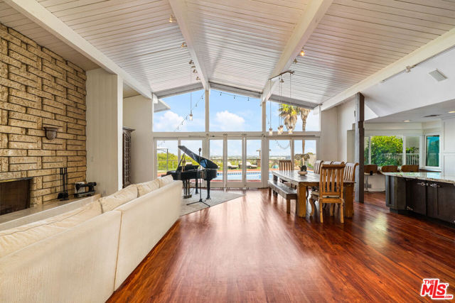 2838 Medill Place, Los Angeles CA: https://media.crmls.org/mediaz/8a39c63b-2ad9-447a-a415-9868c2edde3b.jpg