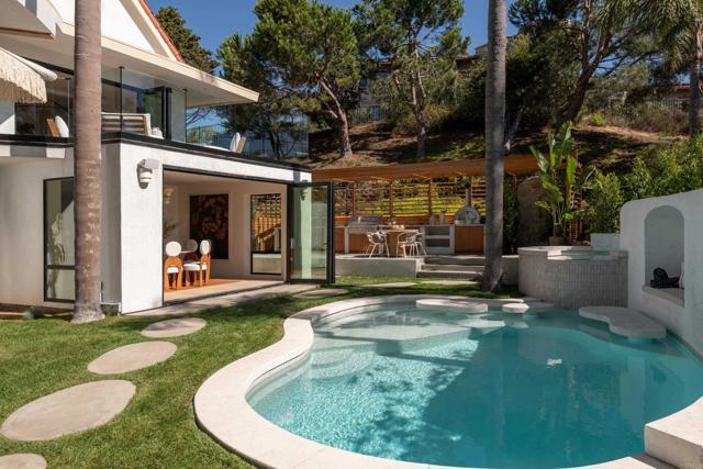 14847 Vista Del Oceano, Del Mar CA: https://media.crmls.org/mediaz/8a3a0007-613d-4b72-9fef-de3eddd03039.jpg