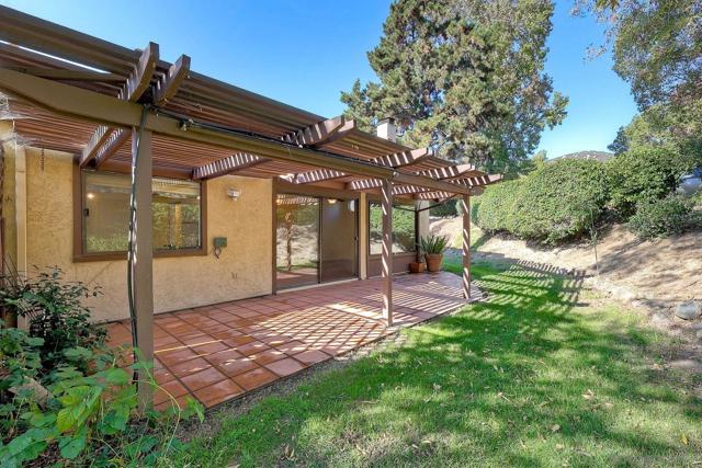 2032 David Dr, Escondido CA: https://media.crmls.org/mediaz/8a3a5112-c120-4e7f-8bc4-6214c7f8b460.jpg