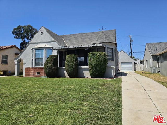 227 W Fairview Boulevard, Inglewood CA: https://media.crmls.org/mediaz/8a3adb34-6e06-48af-8d5f-3093884a3ada.jpg