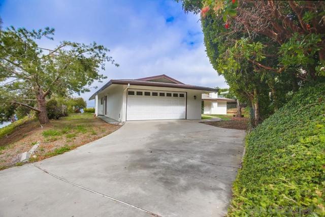 7255 Via Capri, La Jolla CA: https://media.crmls.org/mediaz/8a3b92a3-a644-49ed-a06a-15171959d98d.jpg