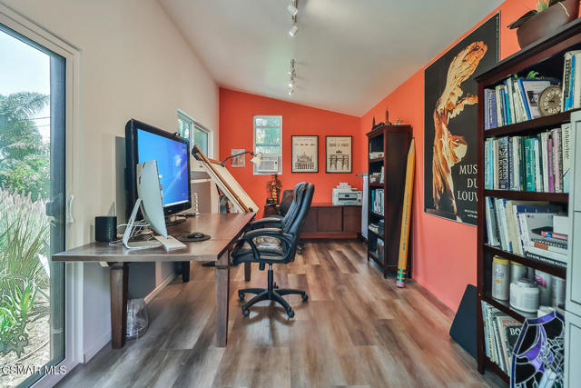 2433 Calle Narciso, Thousand Oaks CA: https://media.crmls.org/mediaz/8a3bc70b-34c7-48b9-a985-0f6fbcc1266c.jpg