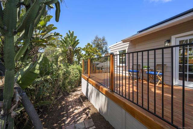 3675 Herbert St, San Diego CA: https://media.crmls.org/mediaz/8a3be3e6-a6ab-40ad-a48f-1f8b5b423e50.jpg