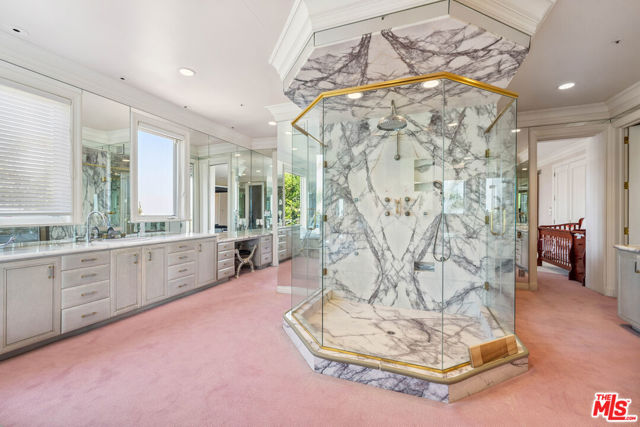 3303 Clerendon Road, Beverly Hills CA: https://media.crmls.org/mediaz/8a3c3743-6077-4fcc-99d2-246f4fc57687.jpg