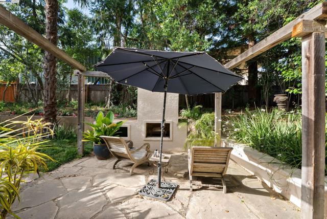 24288 Stacey Ln, Hayward CA: https://media.crmls.org/mediaz/8a3c493a-c315-4d26-bd64-00f5bdb3559f.jpg