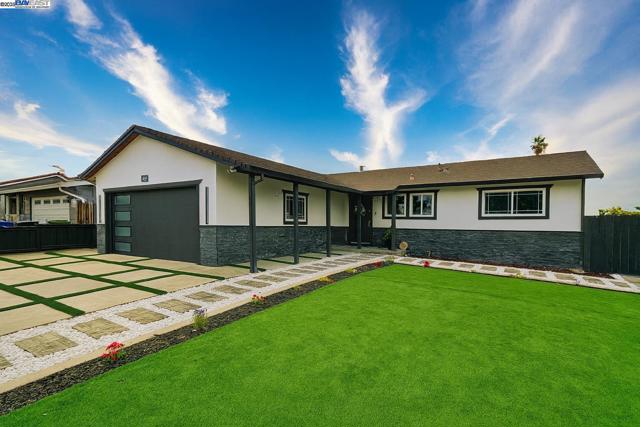 5603 Wintergreen Dr, Newark CA: https://media.crmls.org/mediaz/8a3c61e5-5d5a-4bc0-baed-68ee8729805f.jpg