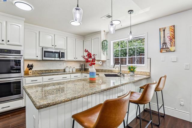 1060 Green Point Ct, Concord CA: https://media.crmls.org/mediaz/8a3cfa2e-02c5-4af8-879e-21c251122266.jpg