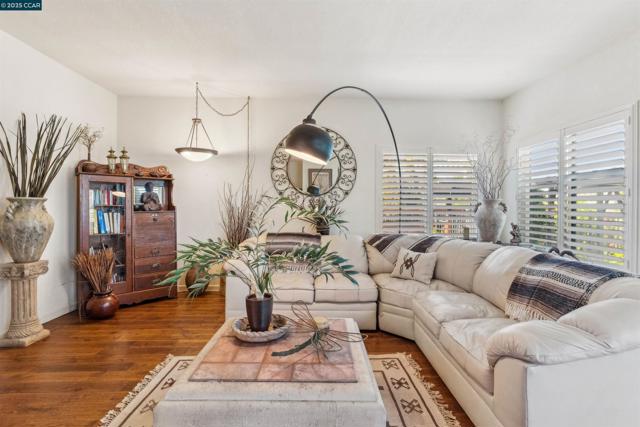5541 Lanai Court, Discovery Bay CA: https://media.crmls.org/mediaz/8a3e01f6-4538-45a4-8b1f-c26b4f8814ae.jpg