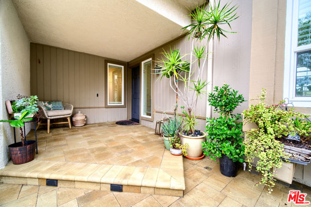 52 Carriage Hill Lane, Laguna Hills CA: https://media.crmls.org/mediaz/8a3e48fc-1345-4d35-9a78-5b9b7e2fba69.jpg