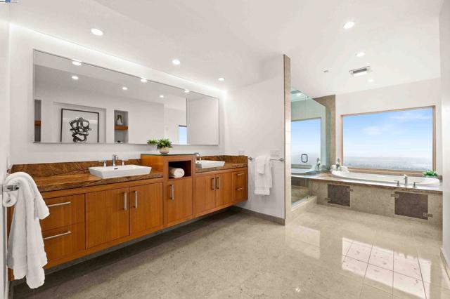 103 Diablo Dr, Oakland CA: https://media.crmls.org/mediaz/8a3e604e-9662-43e4-9e30-95c93b61c3b4.jpg