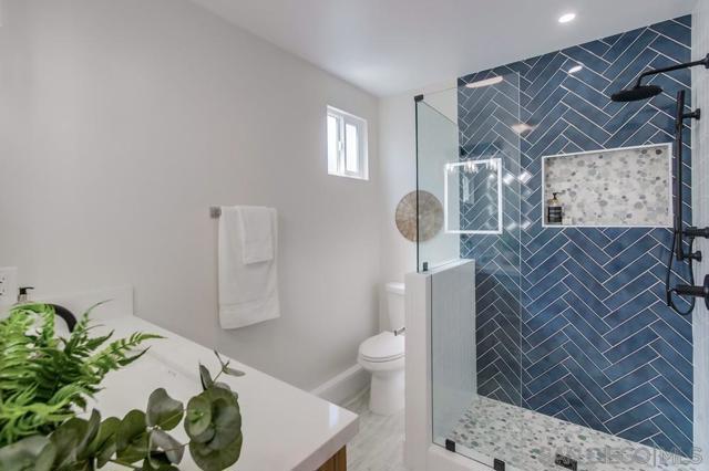 3987 Dalles Ave, San Diego CA: https://media.crmls.org/mediaz/8a3edc1c-0b66-4957-9e0f-f062f35a4a24.jpg