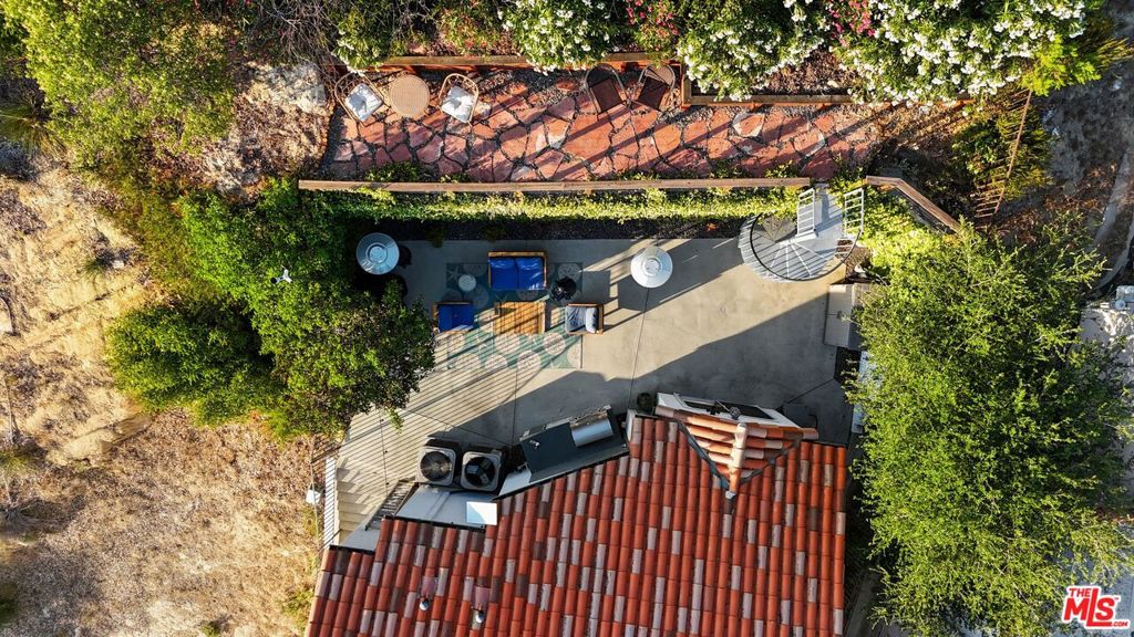 https://media.crmls.org/mediaz/8a3fd8c9-086a-4f36-99cd-78c15b4e2258.jpg?preset=X-Large