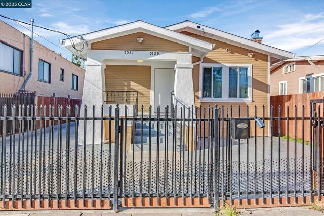 2027 83Rd Ave, Oakland CA: https://media.crmls.org/mediaz/8a404fa0-5ca2-4ed9-b570-fad9836c5cc7.jpg