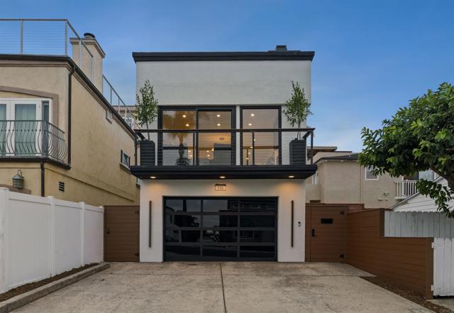 Detail Gallery Image 1 of 57 For 936 Armada, San Diego,  CA 92106 - 4 Beds | 3 Baths