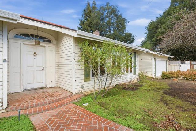 915 Berry Avenue, Los Altos CA: https://media.crmls.org/mediaz/8a40e809-c7ff-4037-853b-c1d352f869b0.jpg