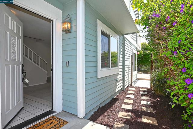 27 Shepardson, Alameda CA: https://media.crmls.org/mediaz/8a40f32d-21d1-43fb-9da0-f27b50c9de61.jpg