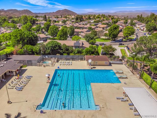 17162 Poblado Ct, San Diego CA: https://media.crmls.org/mediaz/8a412b84-9dc5-436d-90bd-bb4e030969ac.jpg