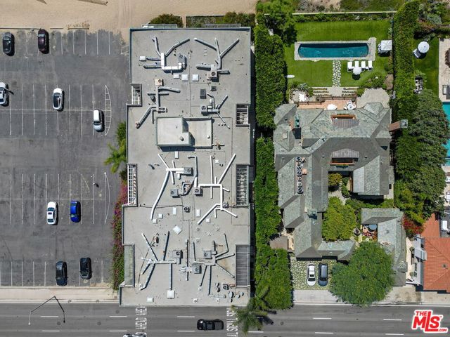723 Palisades Beach Road, Santa Monica CA: https://media.crmls.org/mediaz/8a4196aa-867b-460f-9836-227b3c981ca5.jpg