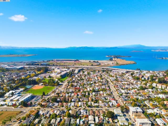 930 Kains Ave, Albany CA: https://media.crmls.org/mediaz/8a421f8b-203a-476e-867c-f423a010de7b.jpg