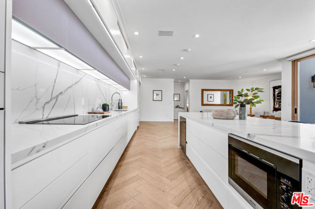 132 N Swall Drive, Los Angeles CA: https://media.crmls.org/mediaz/8a4251b9-53c4-4eb1-9d8b-9e13dc62bc69.jpg