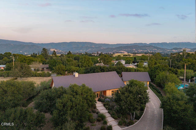 850 Sienna Way, Santa Ynez CA: https://media.crmls.org/mediaz/8a441197-1073-4e46-b574-2330e820fe24.jpg