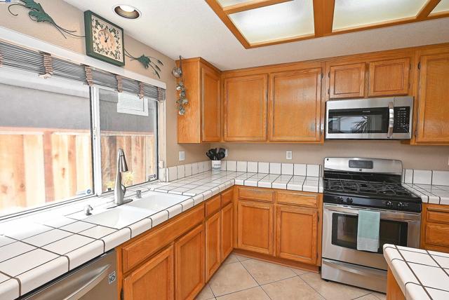 4525 Wolverine Way, Antioch CA: https://media.crmls.org/mediaz/8a44762d-09fb-4518-b4b7-f1392c83cb30.jpg