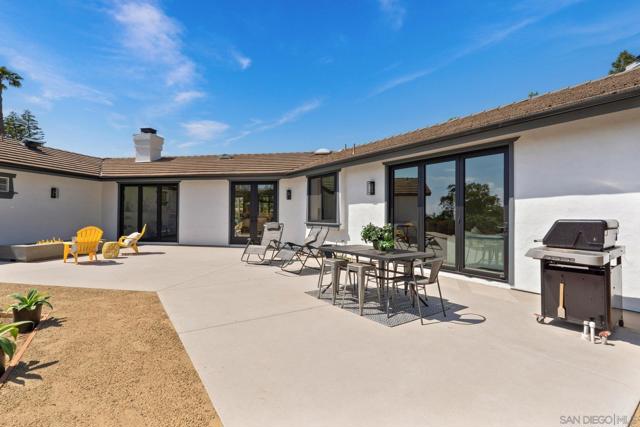 2511 San Clemente Ave, Vista CA: https://media.crmls.org/mediaz/8a449160-30f9-447c-942f-fd92fae50ec0.jpg