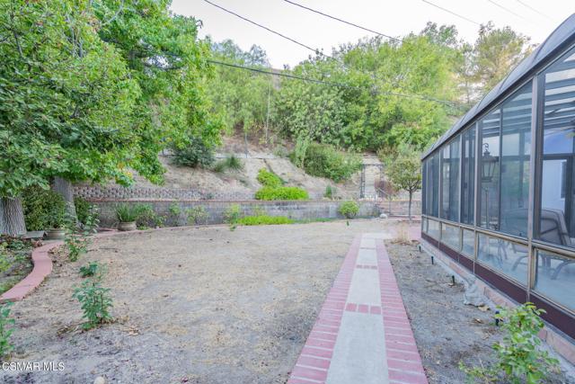 76 Robbins Court, Simi Valley CA: https://media.crmls.org/mediaz/8a44a1a3-0cb1-4b9c-8d44-c0faedafa1a0.jpg