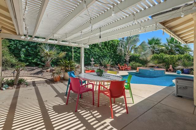 1360 E Vista Chino, Palm Springs CA: https://media.crmls.org/mediaz/8a44e6c5-7938-408c-8631-9f4f02fcb68a.jpg