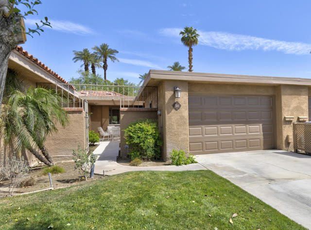 51 Sunrise Drive, Rancho Mirage CA: https://media.crmls.org/mediaz/8a4514be-c8e1-4db9-b46a-10f2ba5c33a0.jpg