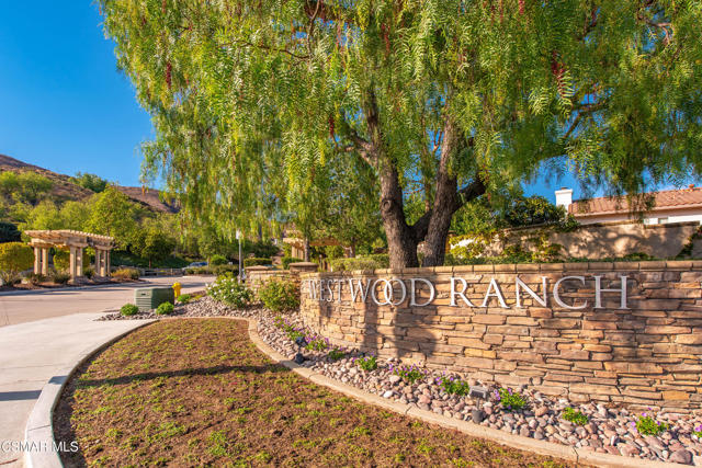 1008 N Country Club Drive, Simi Valley CA: https://media.crmls.org/mediaz/8a4518a8-ec82-4df1-8df3-cf969593e7d2.jpg