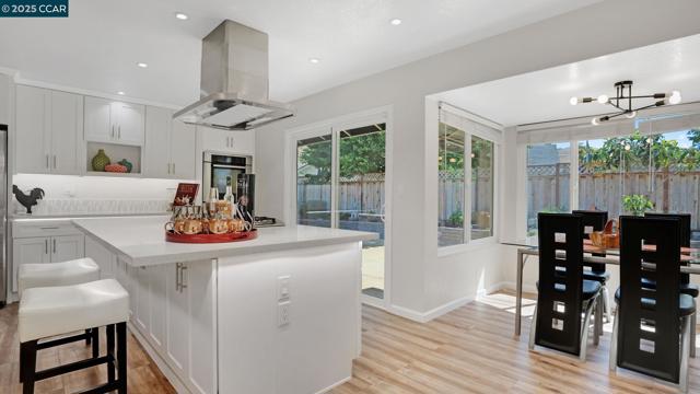 5517 Kirkwood Dr, Concord CA: https://media.crmls.org/mediaz/8a456555-e546-4f18-ad37-f1f5bb1d844c.jpg
