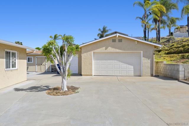 12220 Valhalla Drive, Lakeside CA: https://media.crmls.org/mediaz/8a465a83-f9f2-42be-a2e4-b66f035c60e3.jpg