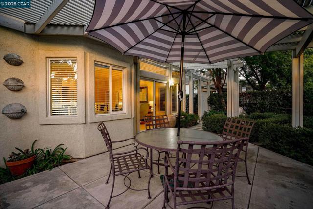 95 Goldspur Way, Brentwood CA: https://media.crmls.org/mediaz/8a465e60-1973-4256-9eac-f611552bd44d.jpg