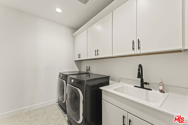 11767 Toyon Drive, Chatsworth CA: https://media.crmls.org/mediaz/8a4677e6-cc52-4074-b780-811b2051f208.jpg