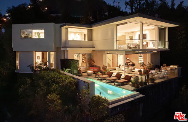 8804 Hollywood Boulevard, Los Angeles CA: https://media.crmls.org/mediaz/8a468d5b-d3bf-4753-a811-a659ca8541be.jpg