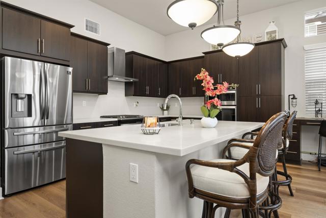 Detail Gallery Image 14 of 50 For 2049 Bravo Loop #6,  Chula Vista,  CA 91915 - 3 Beds | 3 Baths