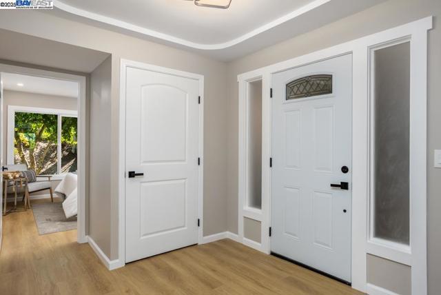 1233 Singingwood Ct, Walnut Creek CA: https://media.crmls.org/mediaz/8a46c61d-c0ac-47ac-aef9-c09b915d92a7.jpg