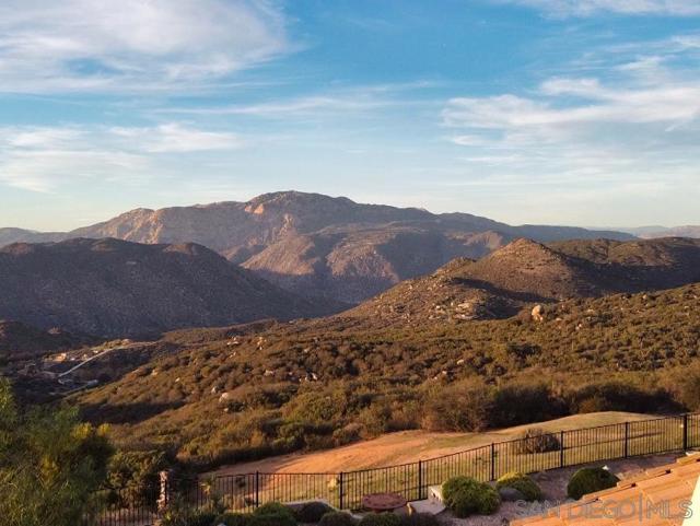 2338 LARKSPUR DR, Alpine CA: https://media.crmls.org/mediaz/8a46ca75-4e68-4399-a7af-304177070949.jpg