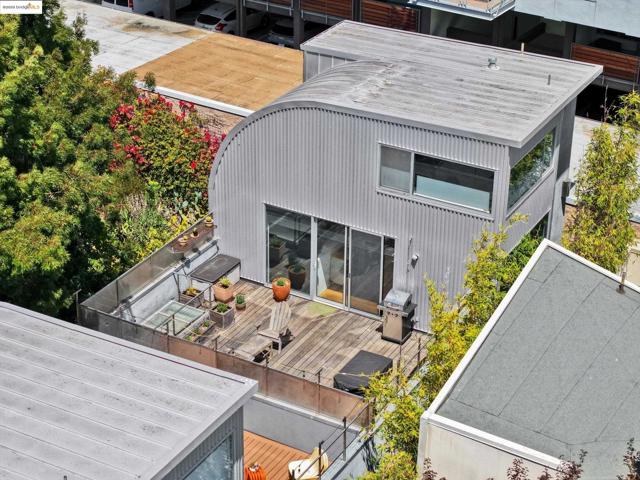 2709 10th St, Berkeley CA: https://media.crmls.org/mediaz/8a474a0d-6d89-4de5-a312-2d591f1c41c2.jpg