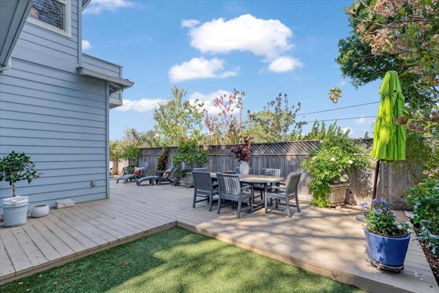 513 Hill Street, Capitola CA: https://media.crmls.org/mediaz/8a4770cb-31fe-47d6-b244-7e97f92a926b.jpg