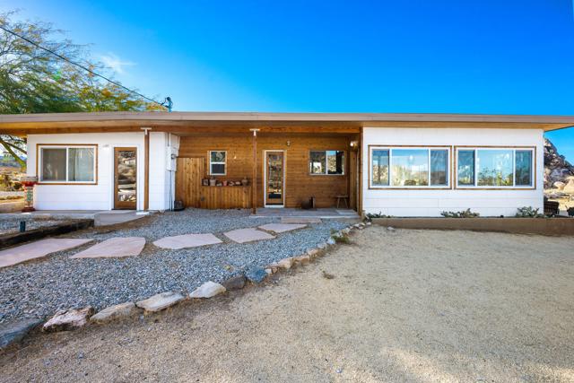 66425 Foothill Drive Drive, Joshua Tree CA: https://media.crmls.org/mediaz/8a47b0a0-5564-44e1-b864-ae4f4dcfd2c4.jpg