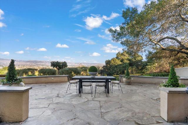 1750 Vista Del Sur, Gilroy CA: https://media.crmls.org/mediaz/8a482445-9a2a-4096-83c4-0b3eb1d4163f.jpg