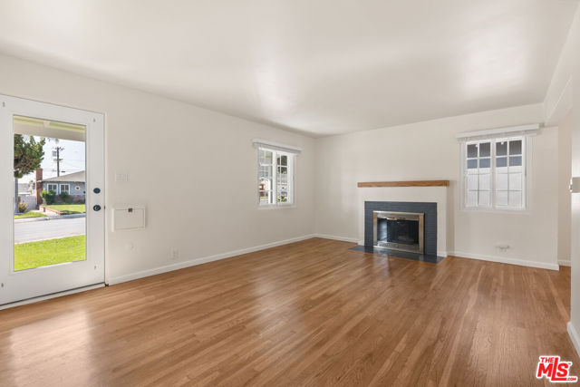 8734 Airlane Avenue, Los Angeles CA: https://media.crmls.org/mediaz/8a486803-8501-4de2-8a57-8a51f799cb6b.jpg