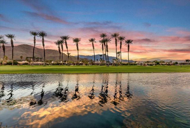 2 Deerfield Court, Rancho Mirage CA: https://media.crmls.org/mediaz/8a48debb-3edb-4036-b6b0-b51c548e797a.jpg